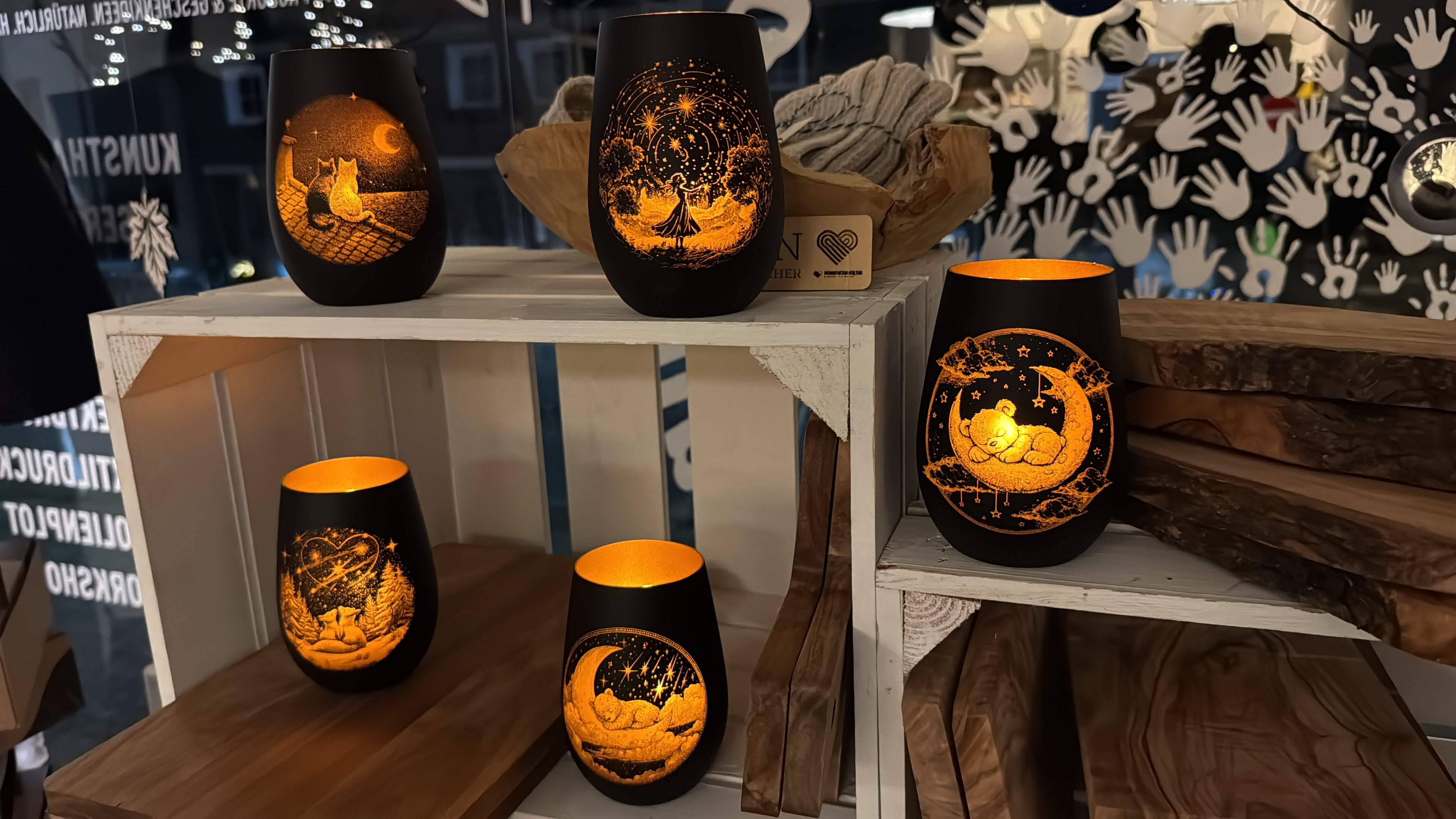 <h1>Individuelle Windlichter - gestaltet und produziert in unserer Manufaktur - auch personalisierbar!</h1>