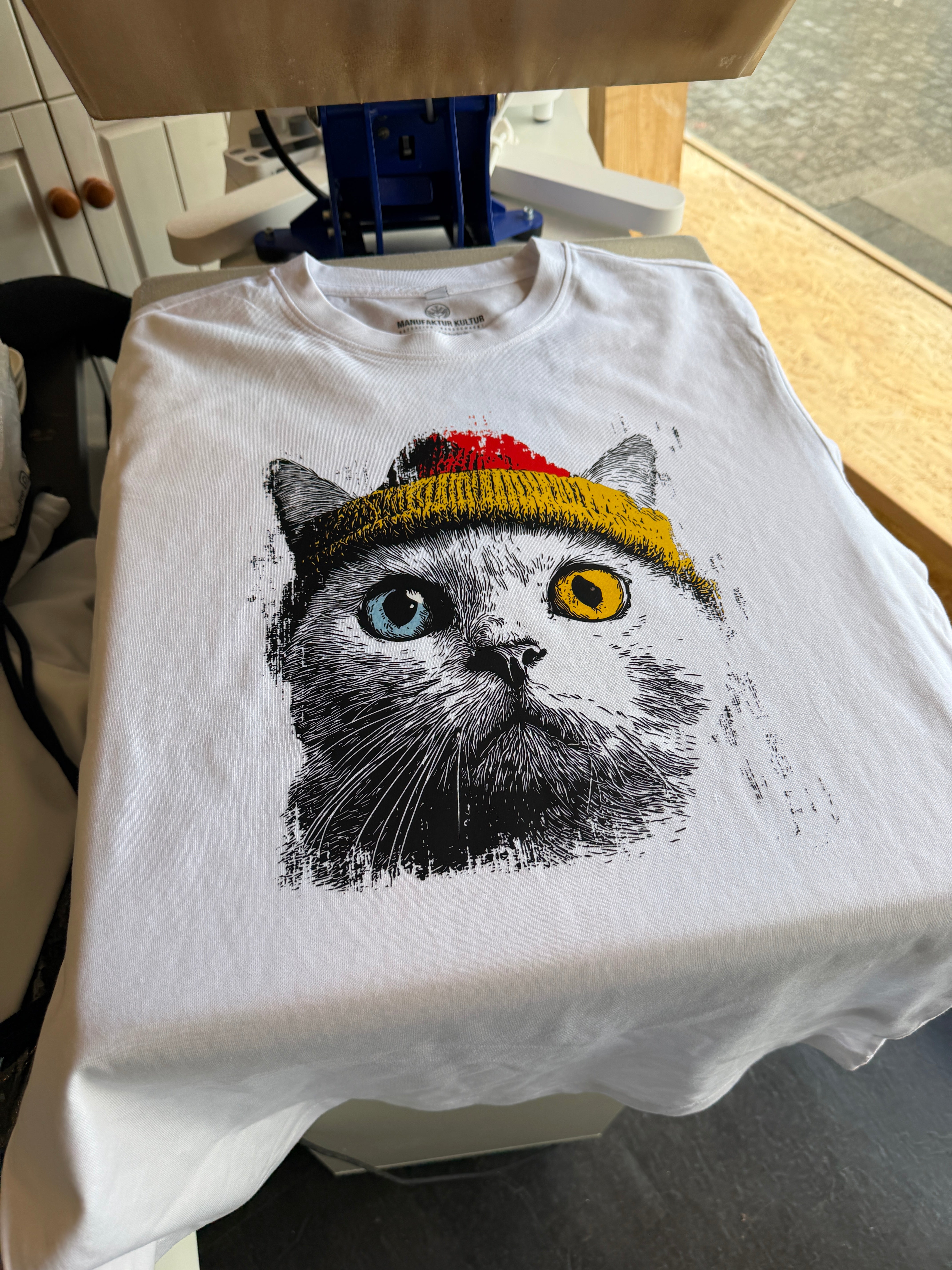 <h1>In unserer Manufaktur bedrucken und besticken wir Textilien für jeden Anlass. Gestaltung, Druck und Textilien aus einer Hand!</h1>