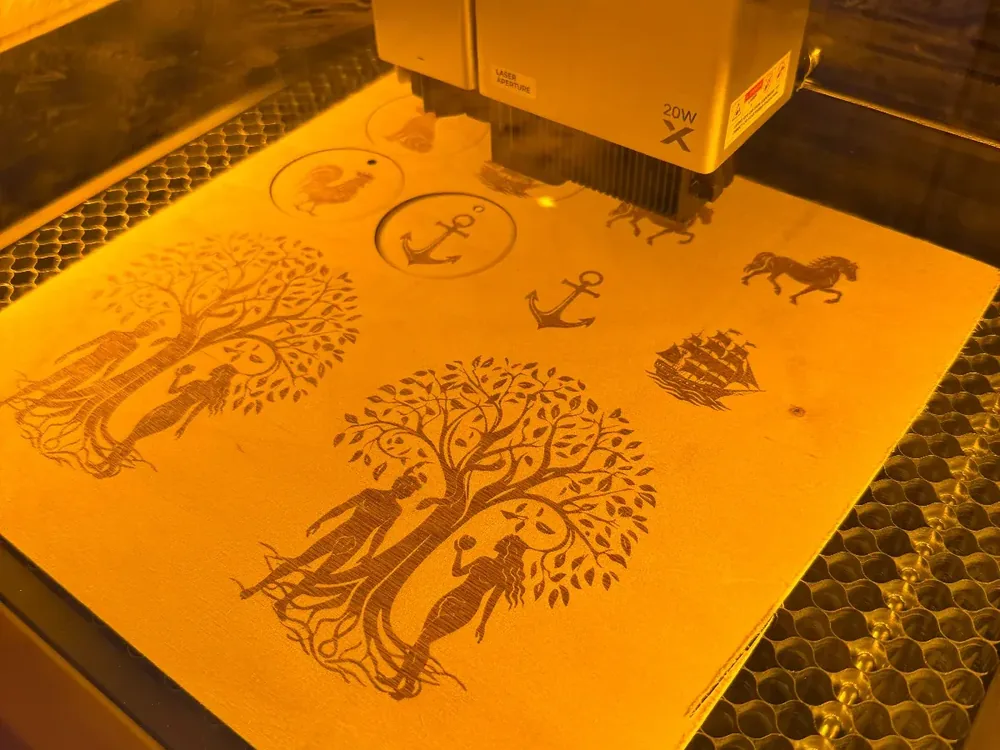 Lasergravur in Aktion in der Dortmunder Werkstatt